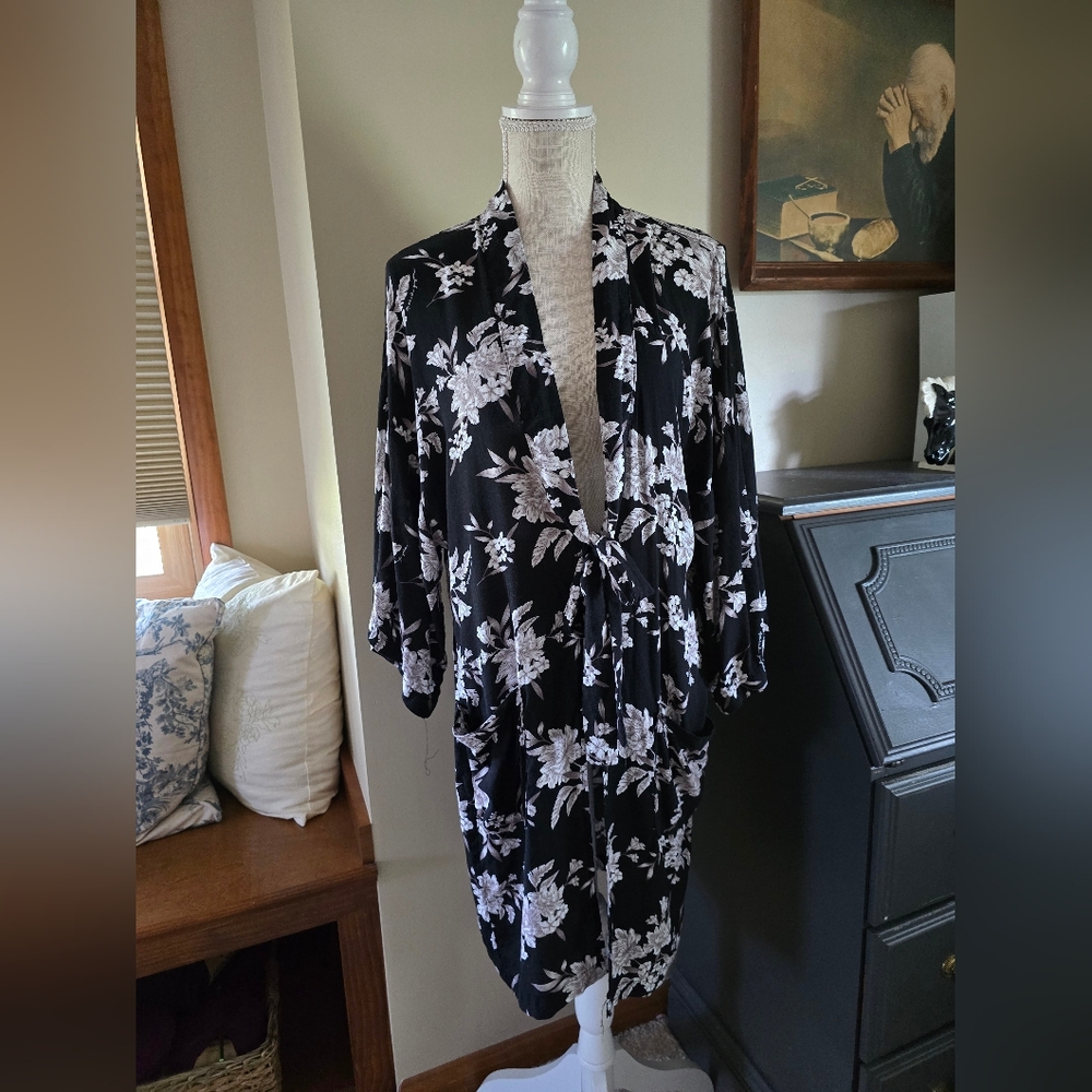 Spiritual Gangster One Size Womens Kimono Robe Black Floral